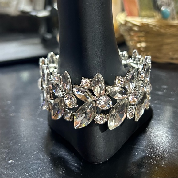 Silver tone Floral Rhinestone Statement Bracelet NWT - Picture 3 of 8